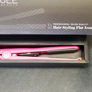 Hair straightener New still in Box